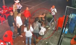 网友爆料烧烤店事件视频,视频内容引发网友热议